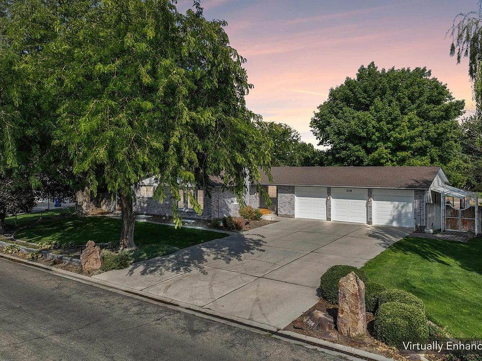 1st image of 208 S Ravenswood Dr