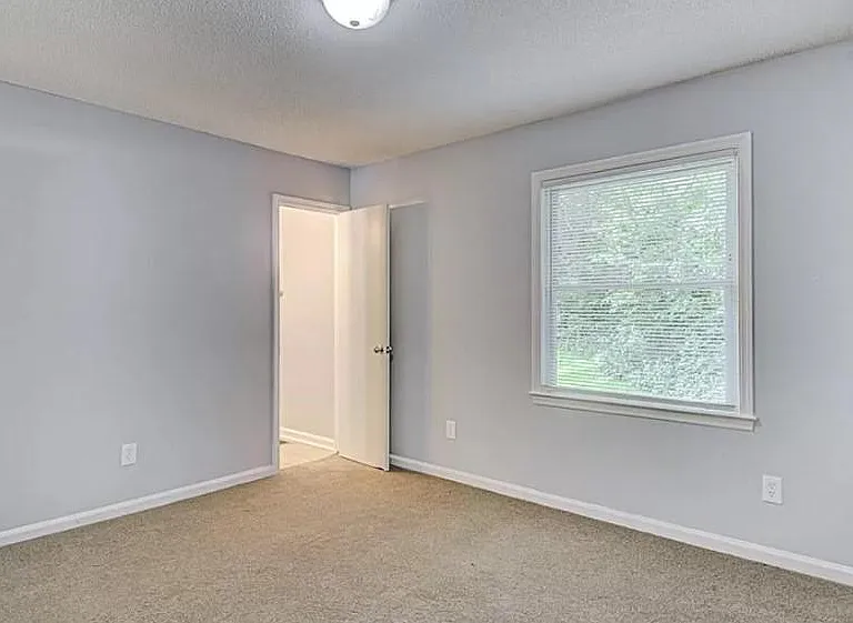 409 W Vandalia Rd — Photo 13