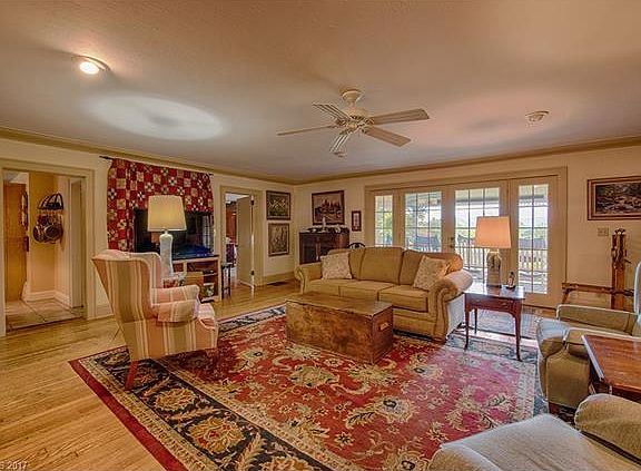 4th image of 13 Greenview Dr