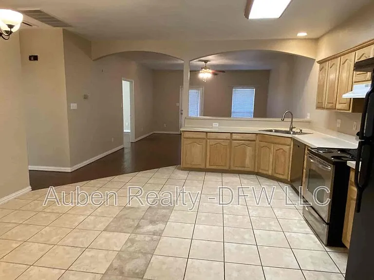 300 E Main St — Photo 10