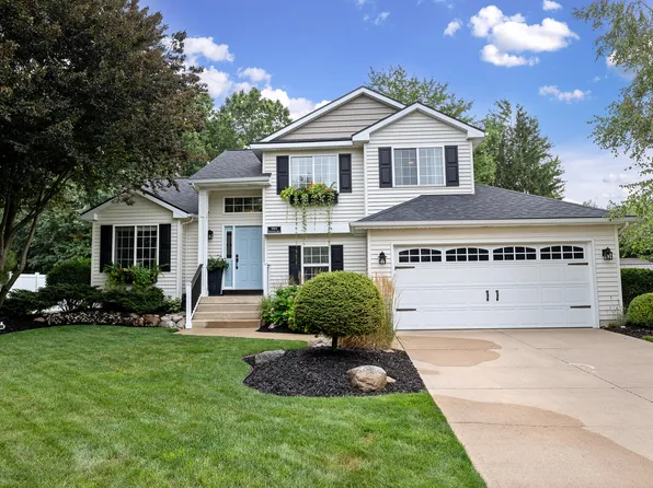 1069 Woodspointe Dr SW, Byron Center, MI 49315