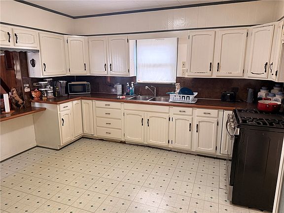 3rd image of 111 Dunbar St