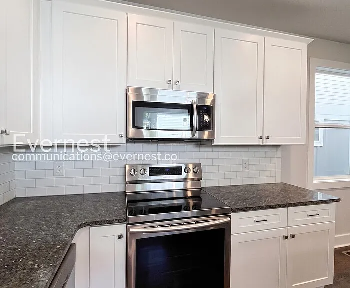 336 Queen Ave — Photo 3