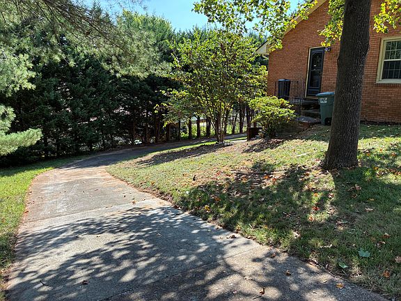 4th image of 446 Howard Dr