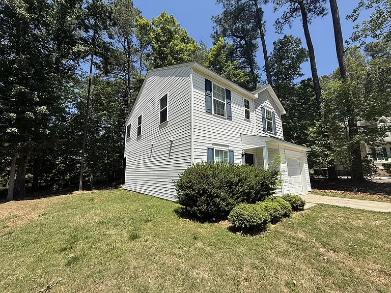 408 Polly Dr — Photo 2
