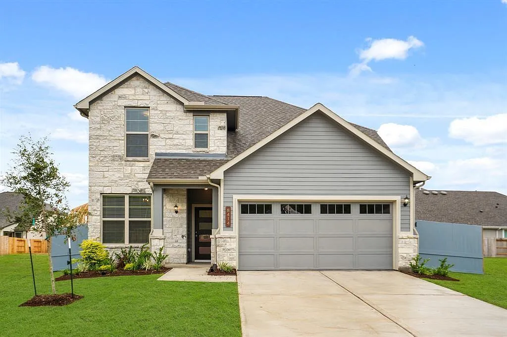 4 bed, 3.0 bath, 2319 sqft, $2,700 — Photo 1