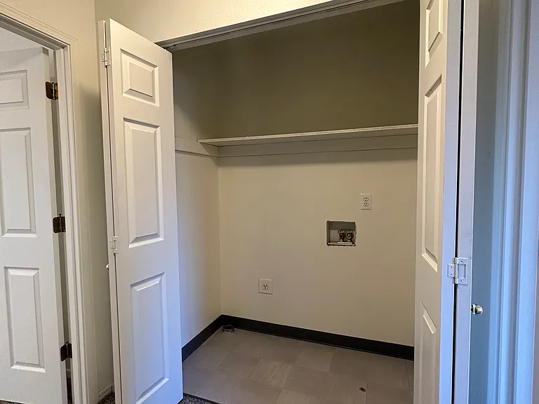 985 NE Hidden Valley Dr — Photo 9