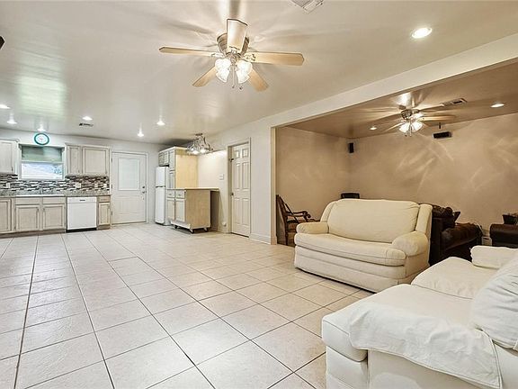 3rd image of 2524 Cora Ann St