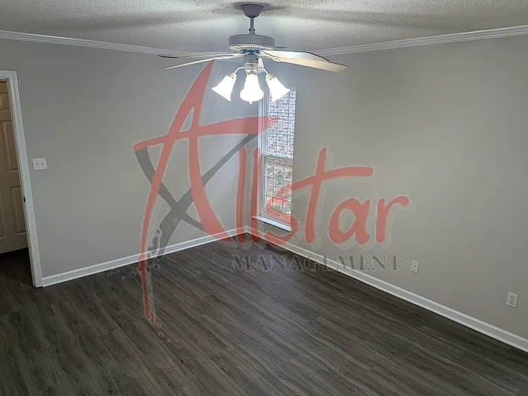 947 Clubhouse Dr — Photo 8