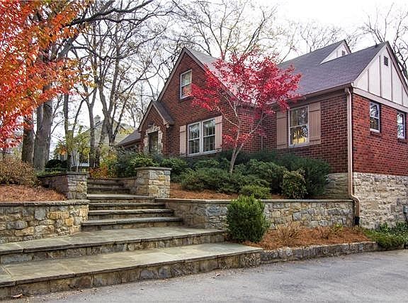 2nd image of 1907 Cedar Ln