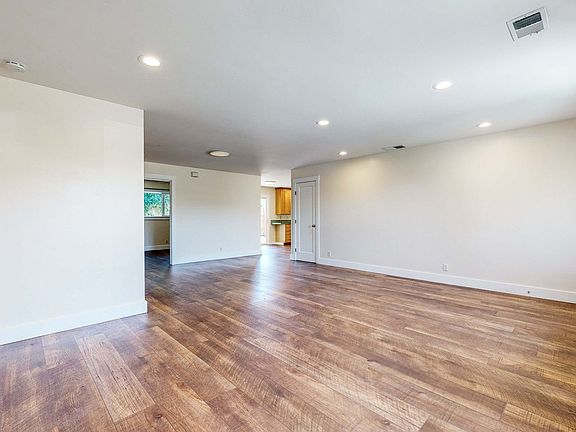 5th image of 575 Park Glen Dr