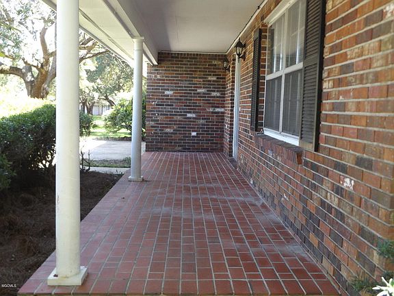 2nd image of 15393 Pinewood Ct