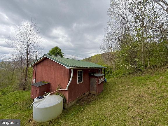 3rd image of 590 Short Cut Rd