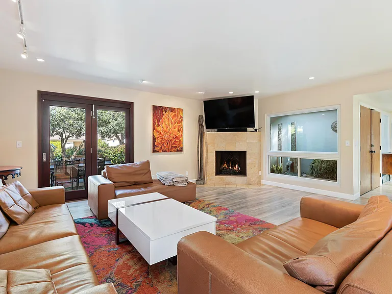 1251 Bel Air Dr — Photo 7