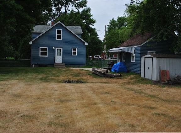 3rd image of 802 Summit Ave S