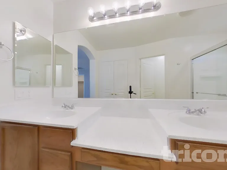 3624 S 71st Dr — Photo 15