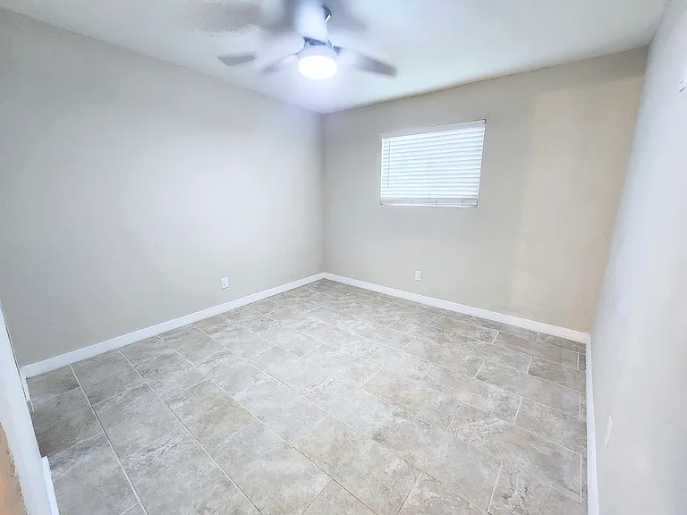 502 E Glenn St #10 — Photo 4