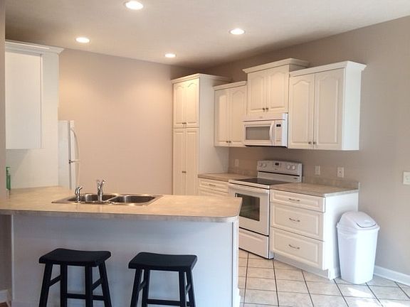 Kitchen with lots of cabinets & peninsula