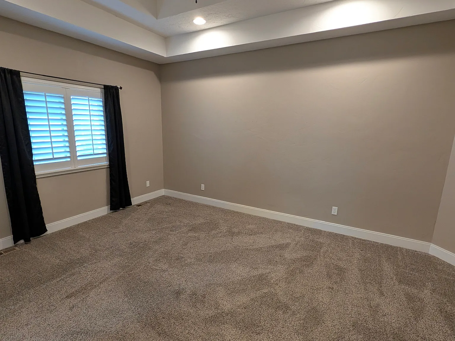 5 bed, 4414 sqft, $800 — Photo 4