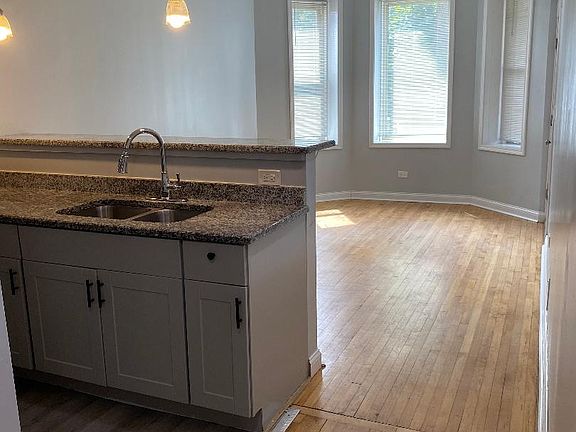 3rd image of 4112 W Cermak Rd #1