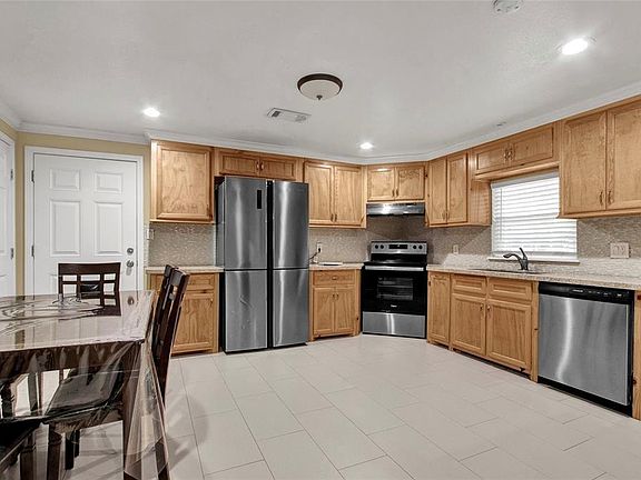 3rd image of 2078 Jeffcote Rd