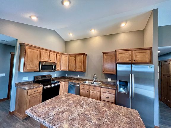 3rd image of 845 Brentwood Cir