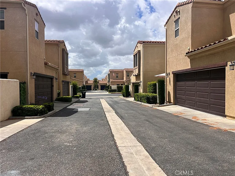 20251 Livorno Way — Photo 35