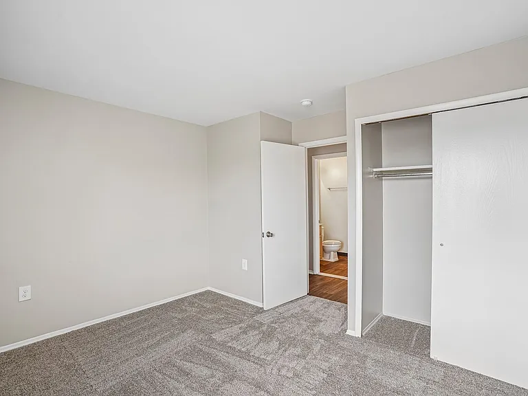 Regency Place Apartments — Photo 15