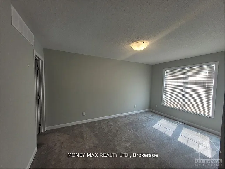 551 Clemency Cres — Photo 26