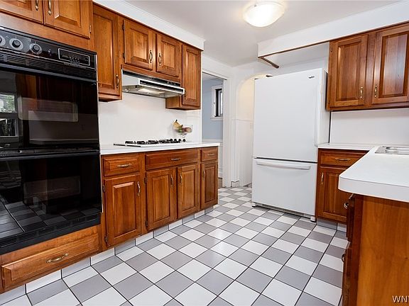 3rd image of 139 Meadow Ln