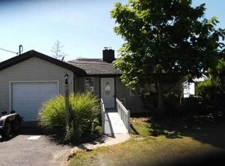 22 Meadow Ln, Amityville, NY 11701