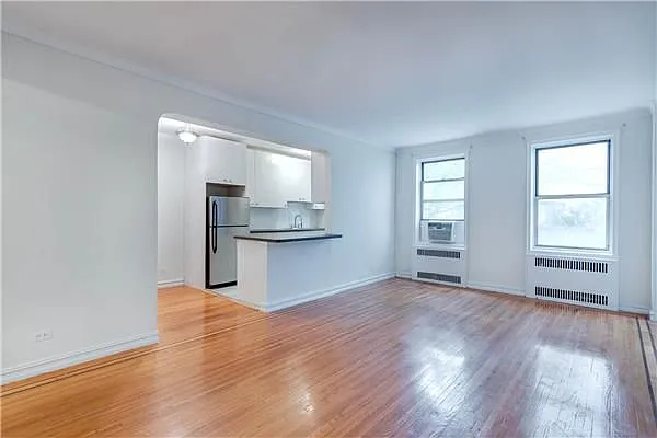 Rented by Century 21 Metropolitan | media 9