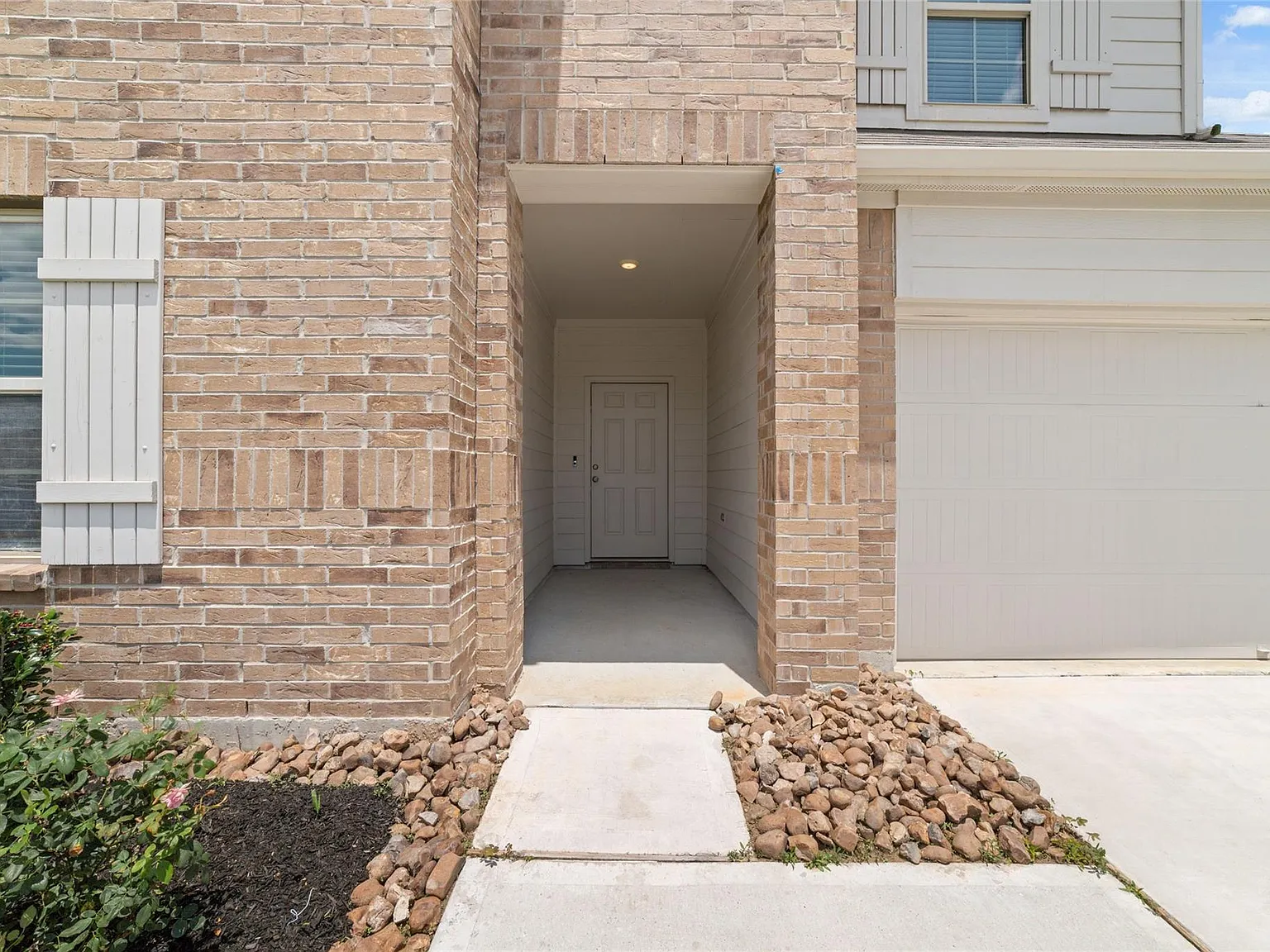 4 bed, 3.0 bath, 2405 sqft, $2,400 — Photo 4