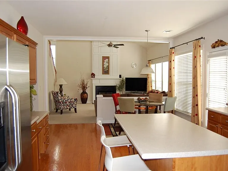 8025 Friarbridge Dr — Photo 3
