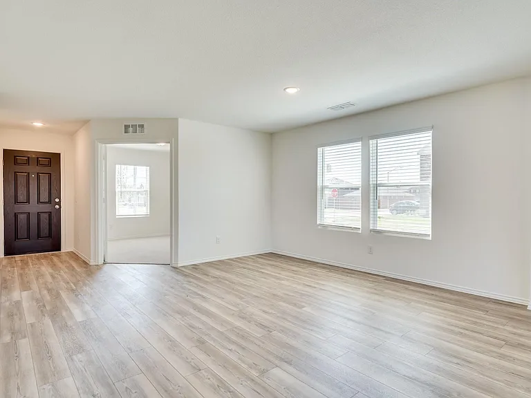 16025 Malaya St — Photo 23