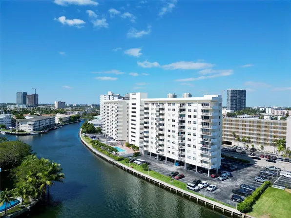 401 Golden Isles Dr APT 302, Hallandale, FL 33009