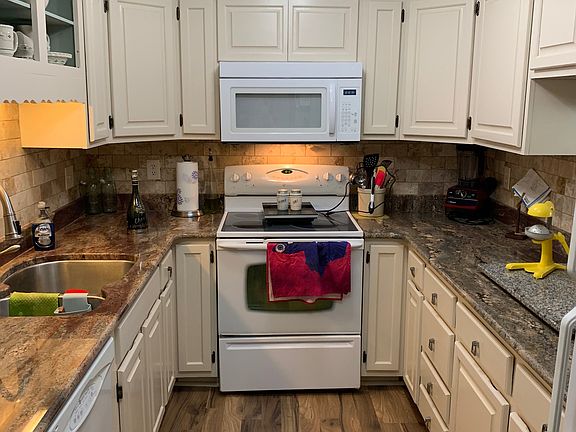 2nd image of 707 W 6th Ave APT 21