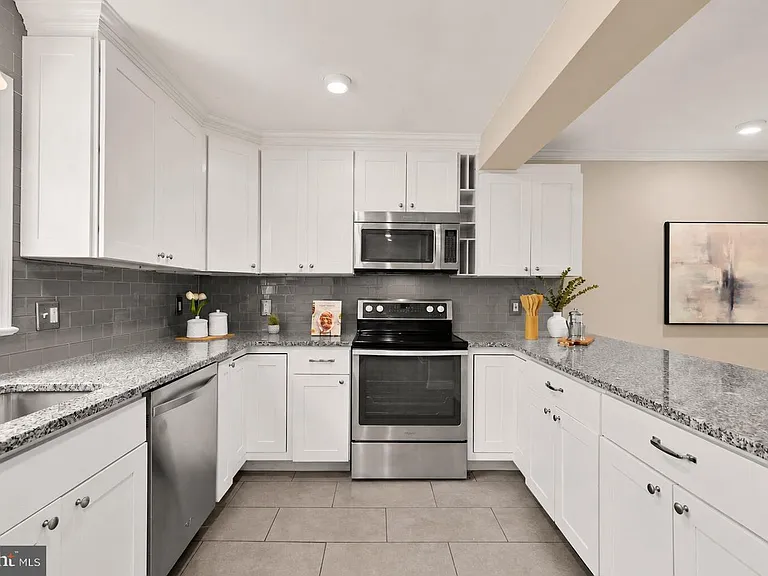 8221 Doctor Craik Ct — Photo 8