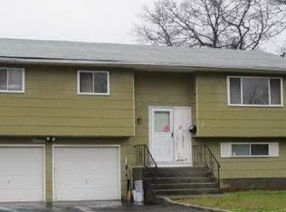 15 Florida Ave, Bay Shore, NY 11706