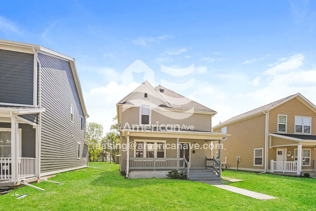 854007_002_front_view_2.jpg - 532 Blaine Ave