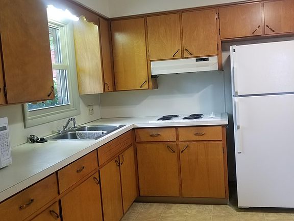3rd image of 1082 Truxton Dr NE #1