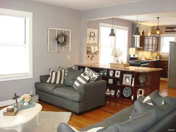 Open floor plan, 9 ft ceilings!