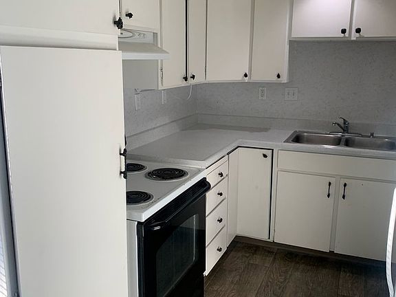 2nd image of 323 Saint Lawrence Ave APT 1