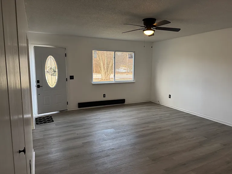 4837 W Bancroft St — Photo 9