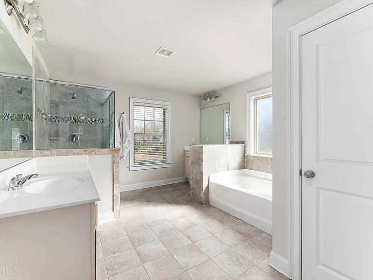 4410 Mossbrook Cir — Photo 6