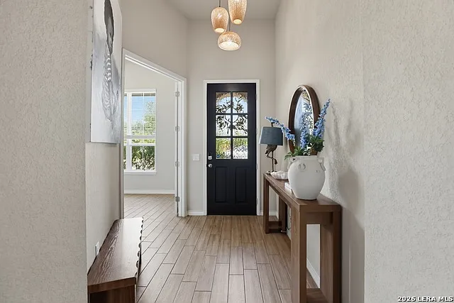 4 bed, 2.5 bath, 2293 sqft, $2,450 — Photo 4