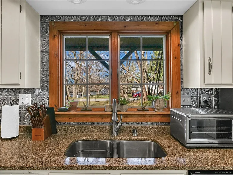 1705 Lake Shore Dr — Photo 12