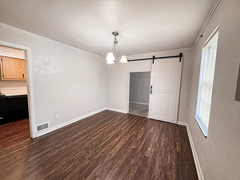 2710 Henderson Rd — Photo 5