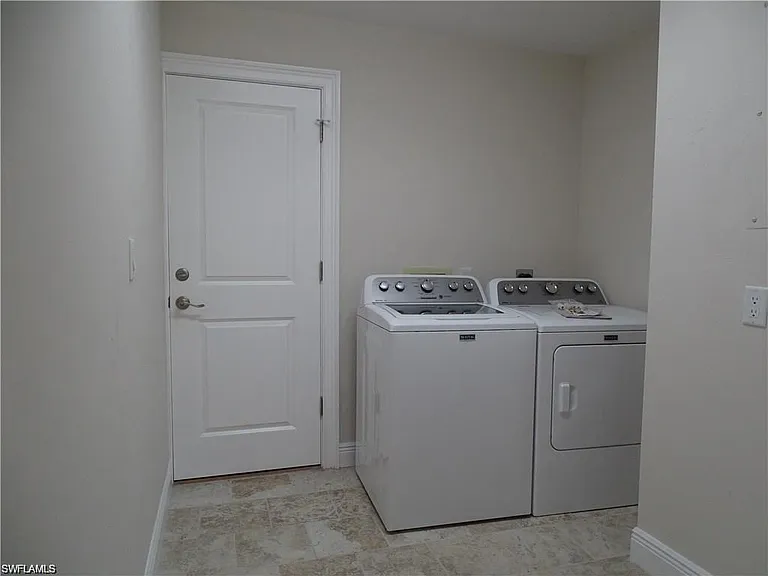 3043 Round Table Ct — Photo 11