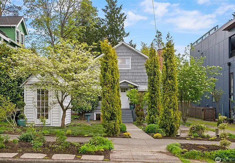 5548 27th Ave NE #A — Photo 3